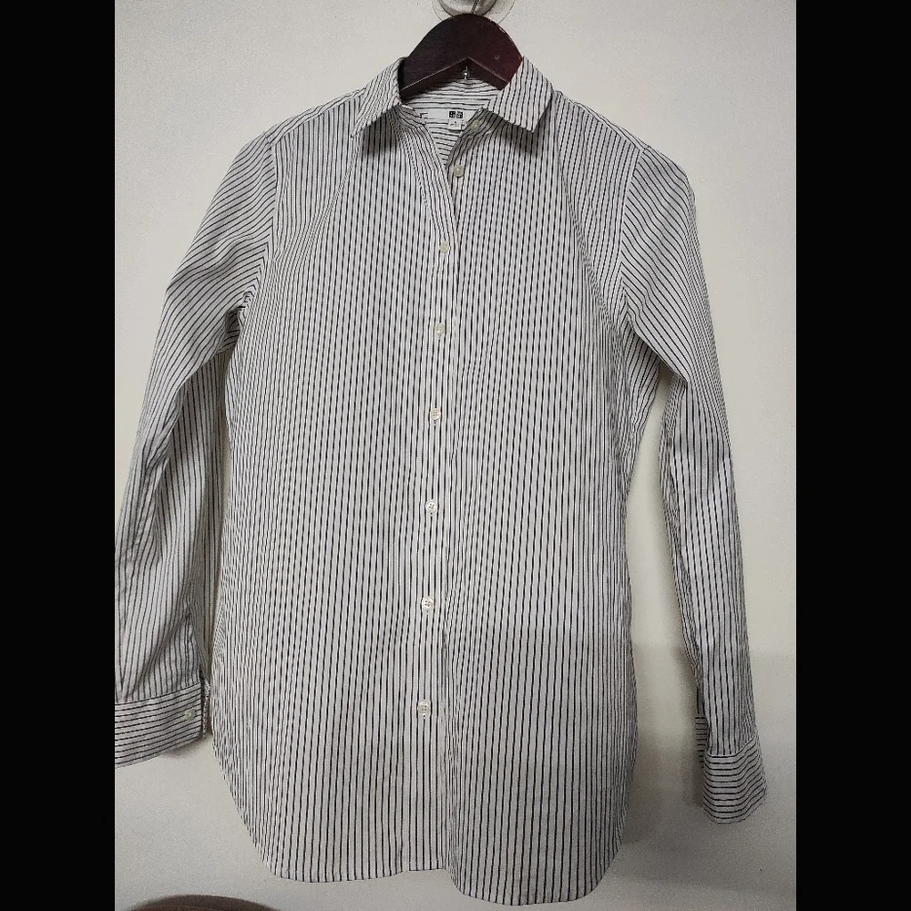 Uniqlo Stripe Shirt 🤍 - Picture 3 of 10